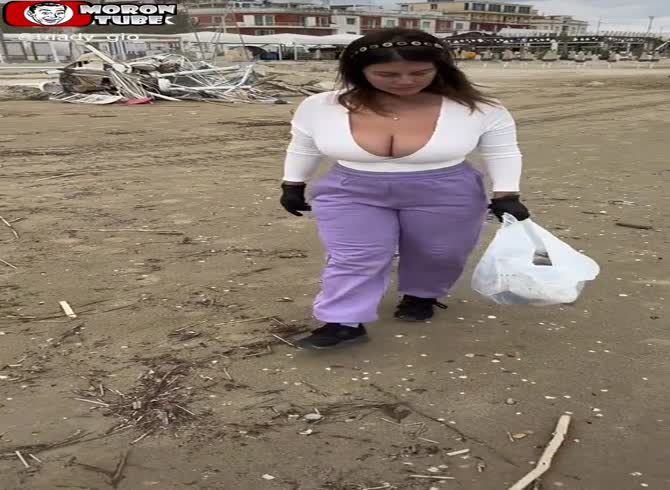 Video :The beach is cleaned by a brunette with large breasts